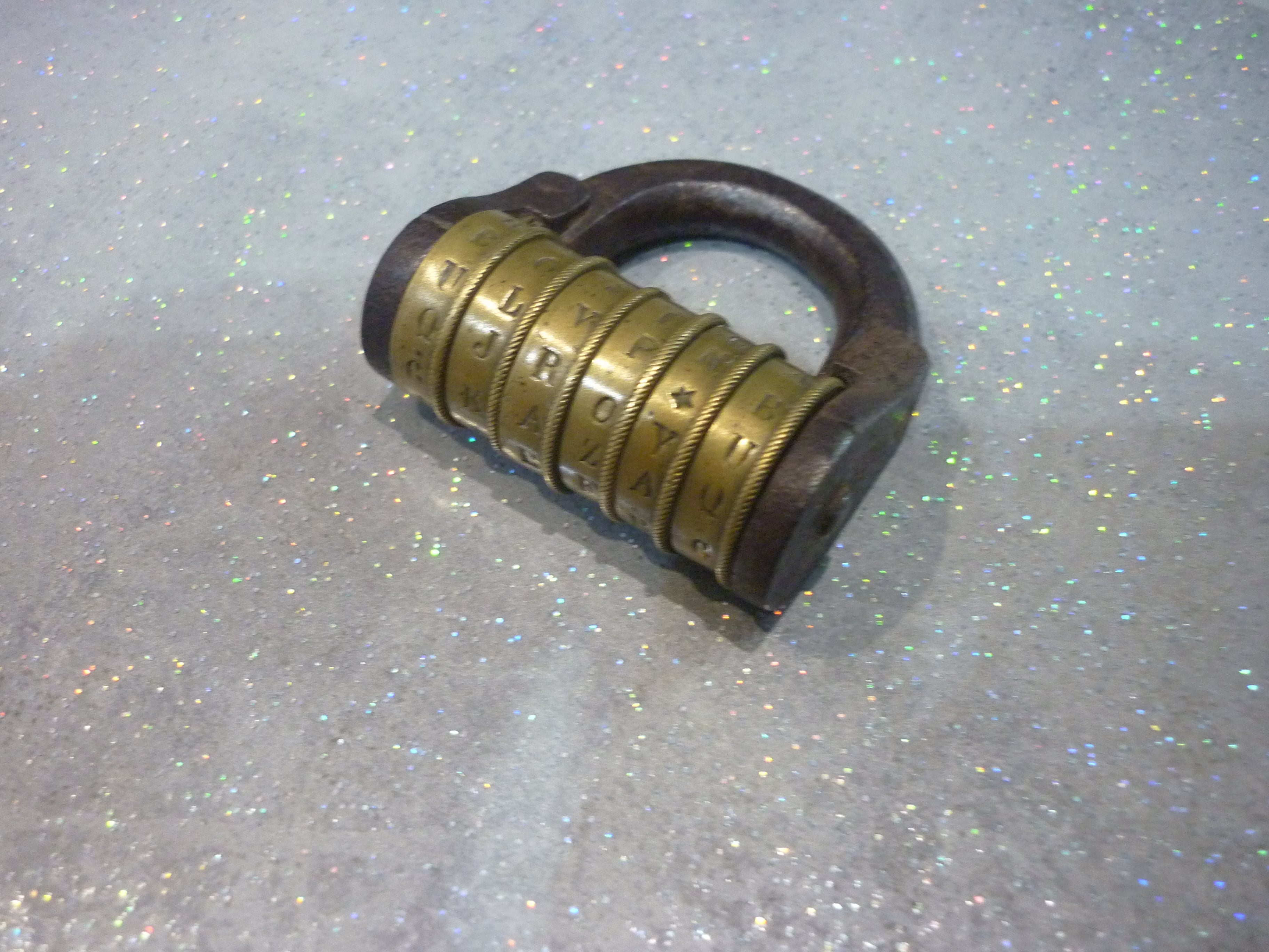 Lucchetto a rullo a combinazione di lettere